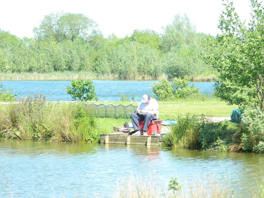Lake Pochard Holiday Lodges Южен Сърни Стая снимка